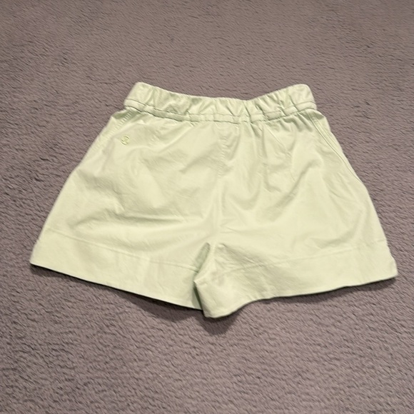 Lululemon Cinchable Waist High-Rise Woven Short 3.5"
Kohlrabi Green size S - Picture 3 of 5